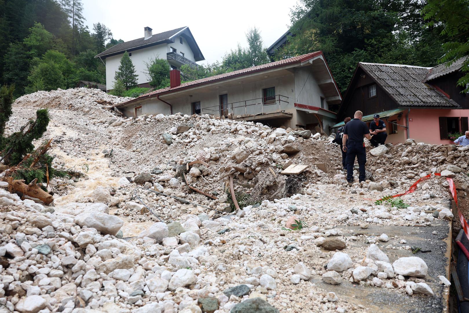 Na snazi je do daljnjega zabrana kretanja i preleta dronovima, prema preporuci Civilne zaštite, piše 24ur.