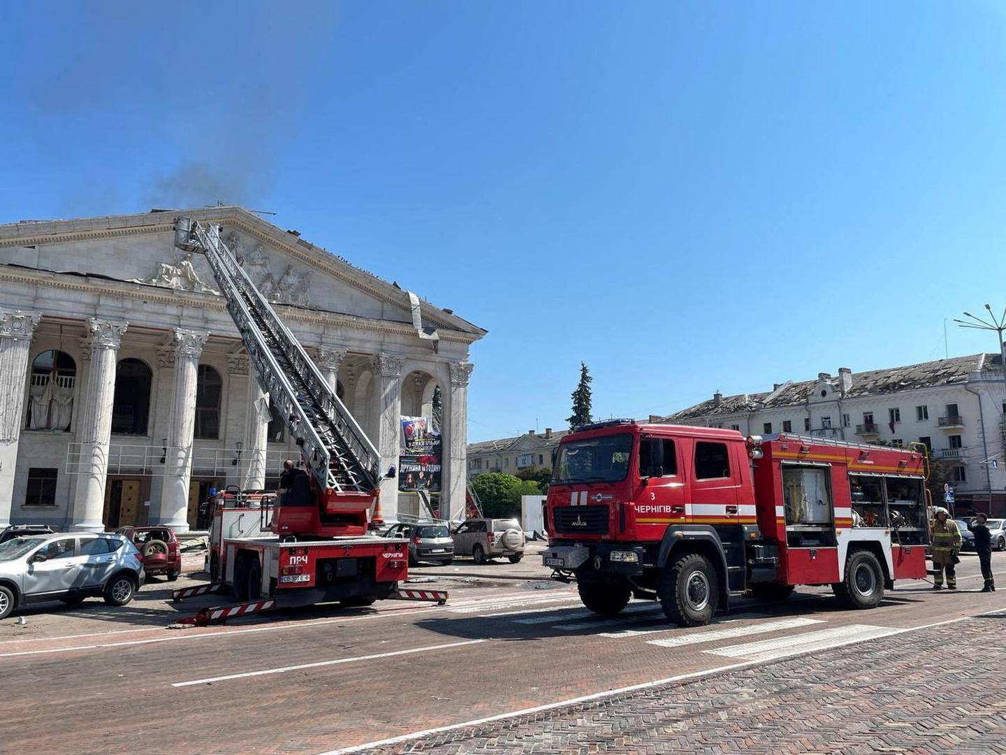 Rescuers work at a site of a Russian missile strike, amid Russia's attack on Ukraine, in Chernihiv, Ukraine August 19, 2023. National Police/Handout via REUTERS ATTENTION EDITORS - THIS IMAGE HAS BEEN SUPPLIED BY A THIRD PARTY. Photo: NATIONAL POLICE/REUTERS