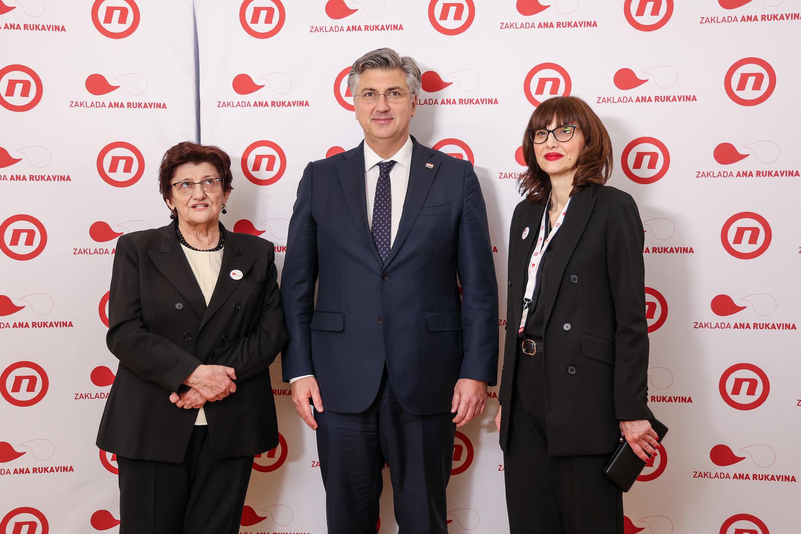 Kraj prosinca rezerviran je za poseban događaj koji spaja glazbu, emocije i solidarnost – tradicionalni božićni koncert „Želim život“ u organizaciji Zaklade Ana Rukavina i Nove TV odžava se večeras na Trgu bana Jelačića u Zagrebu. 