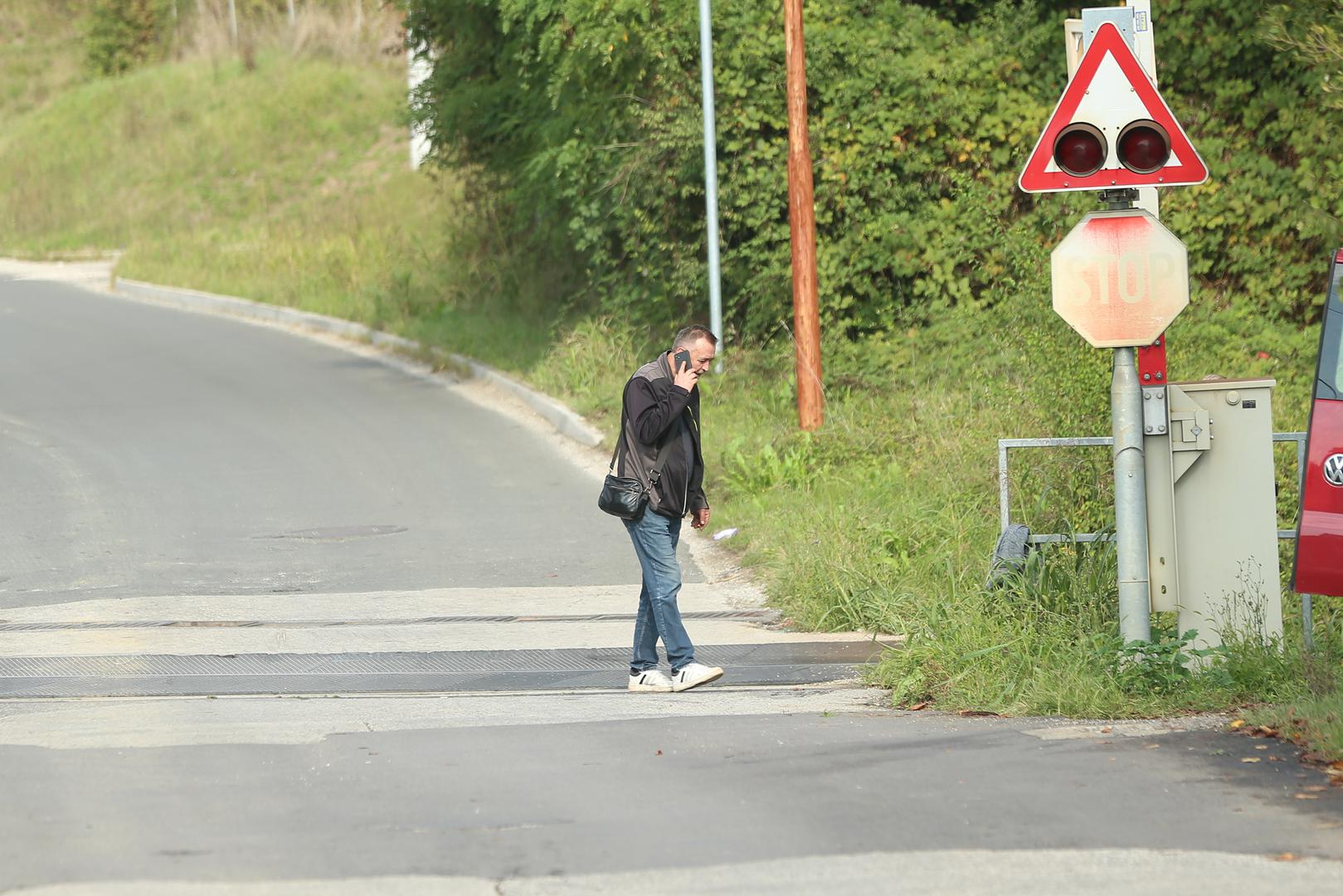 20.9.2024., Demerje - Zeljeznicki prijelaz za automobile gdje se sinoc oko 2 sata ujutro dogodila prometna nesreca u kojoj su sudjelovali osobni automobil te vlak. Photo: Luka Batelic/PIXSELL