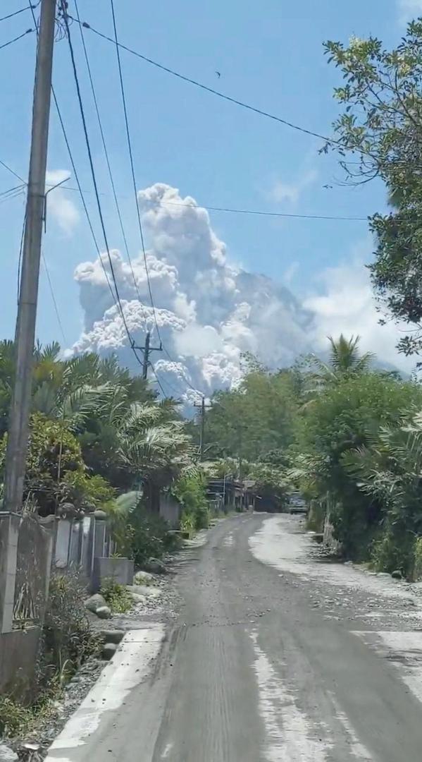 Mount Merapi volcano erupts, as seen from Magelang, Central Java province, Indonesia, March 11, 2023, in this screengrab obtained from a video. Niko Khoirul Anam/Handout via REUTERS  THIS IMAGE HAS BEEN SUPPLIED BY A THIRD PARTY. MANDATORY CREDIT. NO RESALES. NO ARCHIVES Photo: NIKO KHOIRUL ANAM/REUTERS