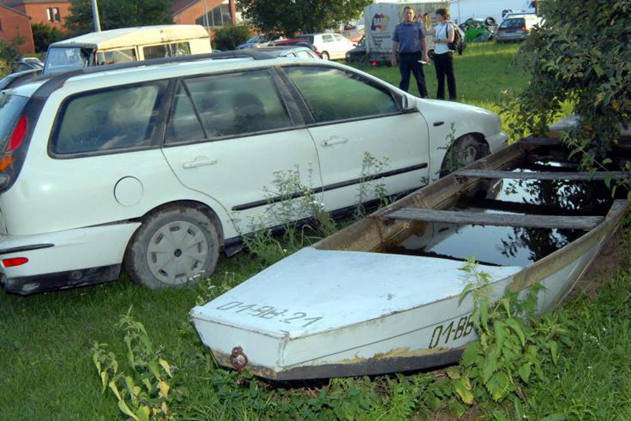 sava, svilaj, izvukli auto (1)