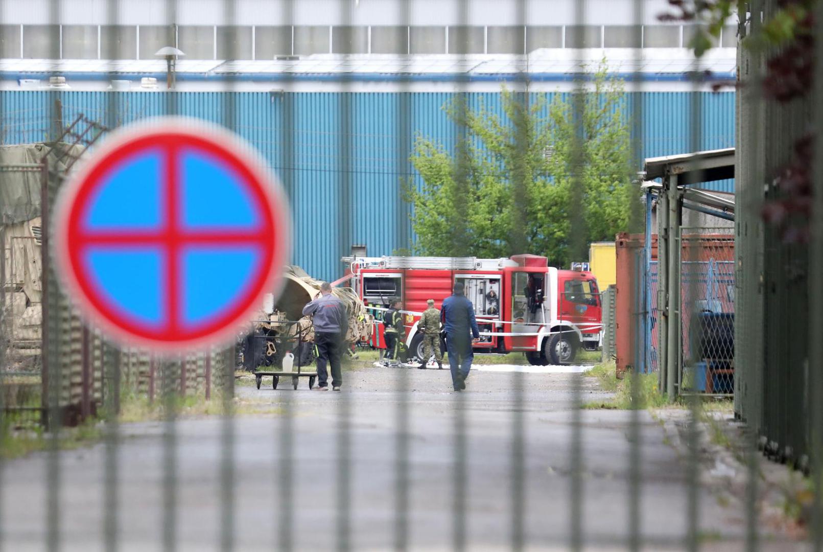 18.04.2023., Zagreb - U dvoristu MORH-ovog Remontnog zavoda doslo je do pozara na kamionu. Jedna osoba je ozlijedjena. Photo: Emica Elvedji/PIXSELL