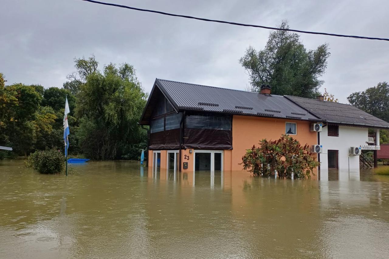 Dunav poplavio naselje