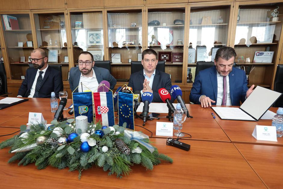 Zagrebački gradonačelnik potpisao ugovor o dodjeli bespovratnih sredstava za nabavu 20 niskopodnih tramvaja za ZET