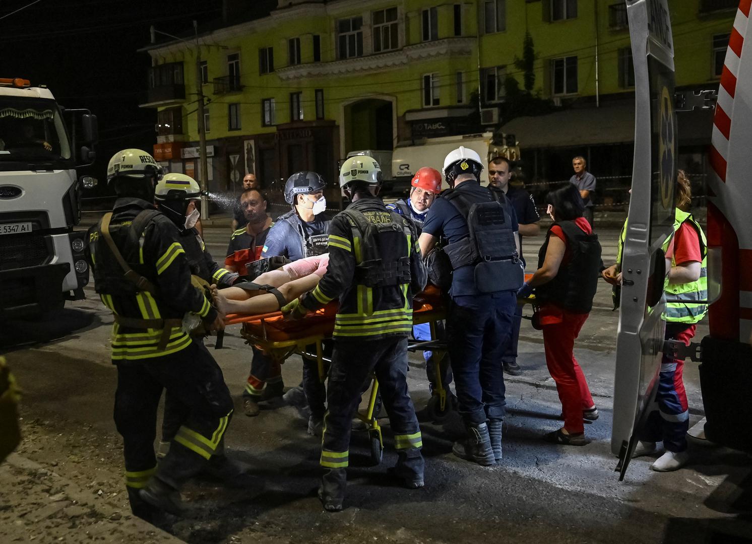 Razmjeri napada pokrenutih u noći s ponedjeljka na utorak nisu još poznati, ali su ukrajinske zračne snage rekle da su zabilježile lansiranje nekoliko skupina dronova i polijetanje strateških bombardera Tu-85 i nadzvučnih presretača MiG-31 s ruskih aerodroma.