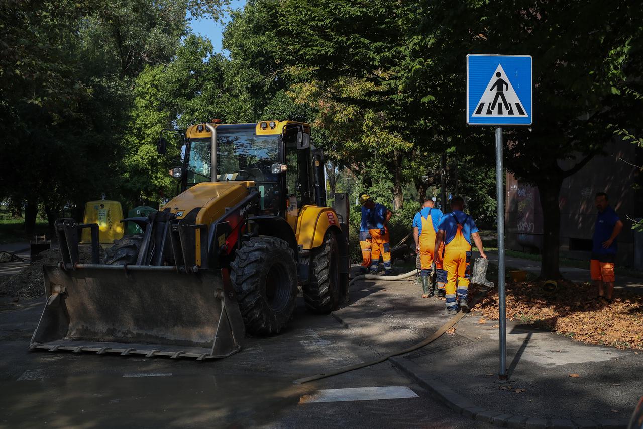 Zagreb: Zbog puknuća cijevi dio Novog Zagreba bez vode 