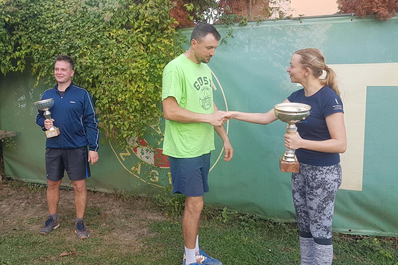 Pobjedniku Lautaru pehar je uručila Mateja Milinković