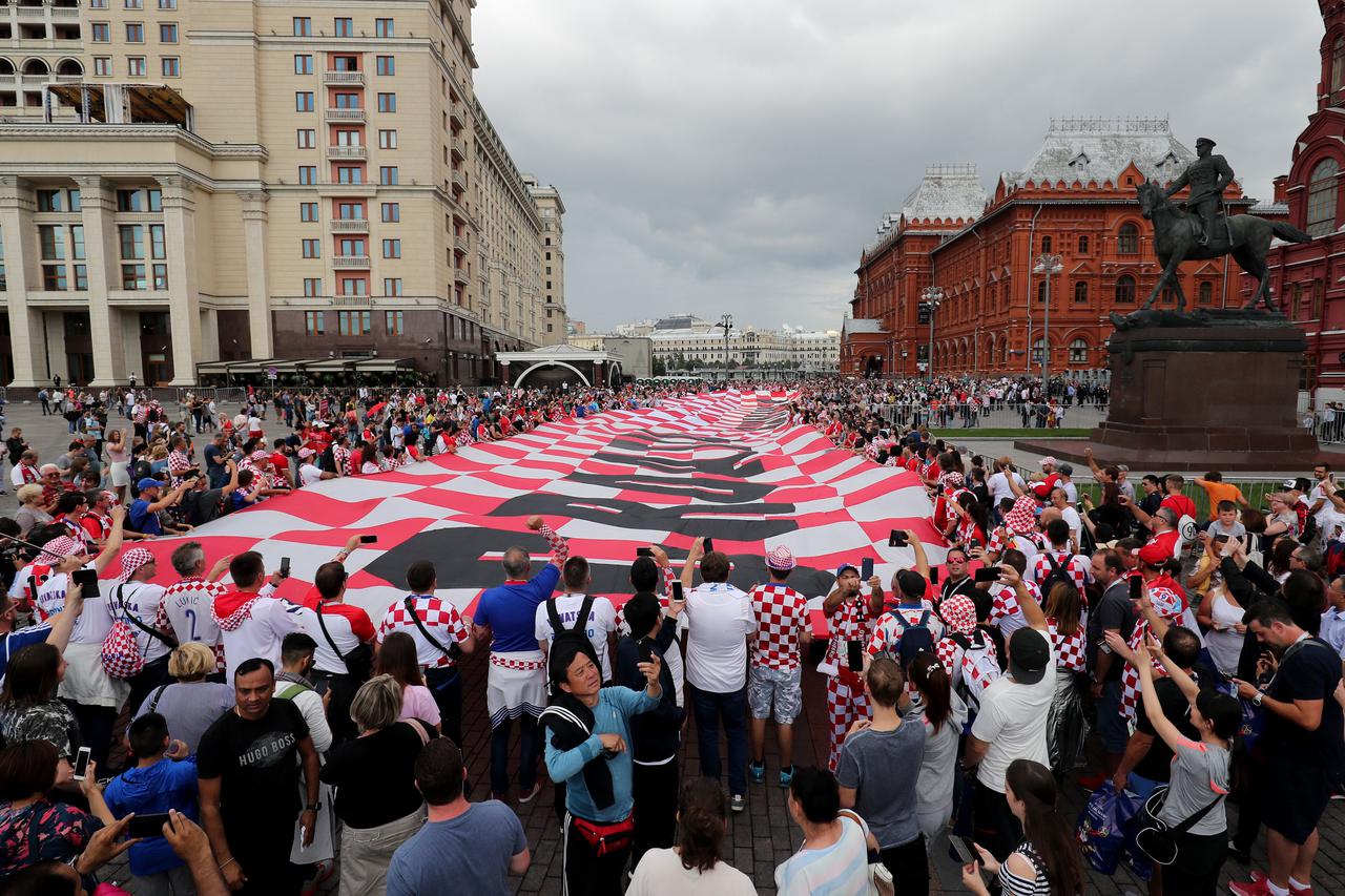 Hrvatski navijači razvili zastavu u Moskvi