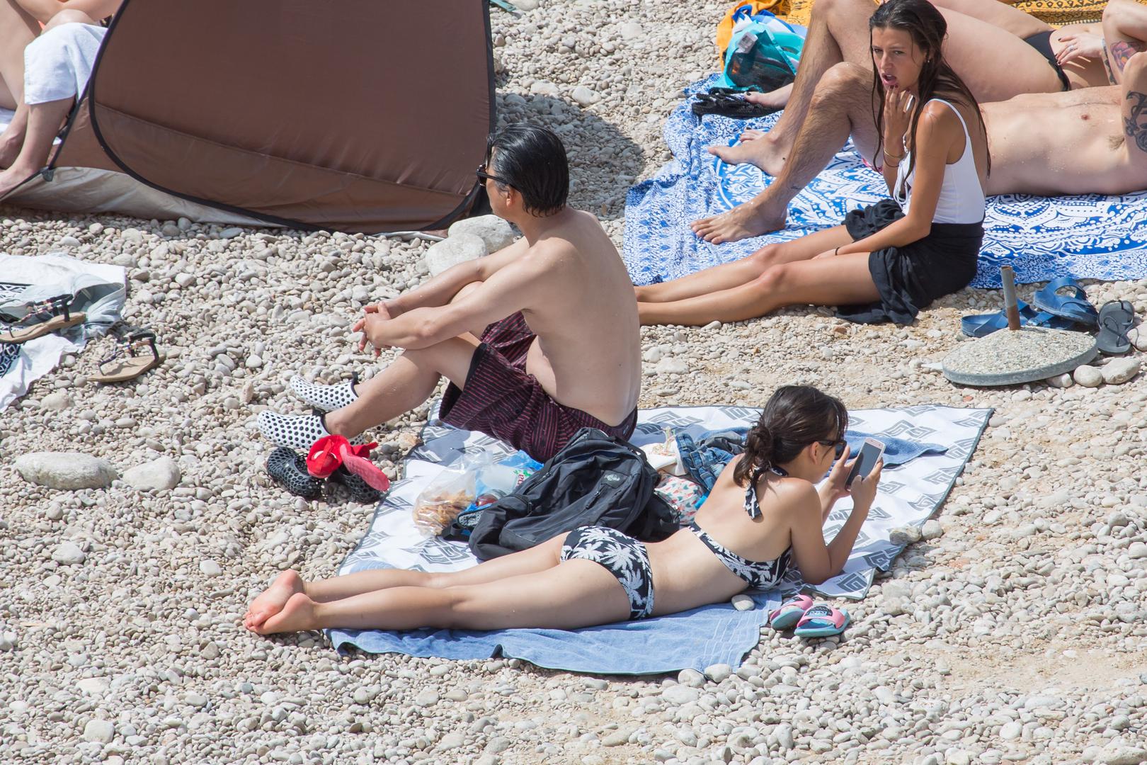 Sve rjeđe se na plažama vide turisti koji čitaju knjige ili časopise ili jednostavno uživaju u miru svojih misli. 