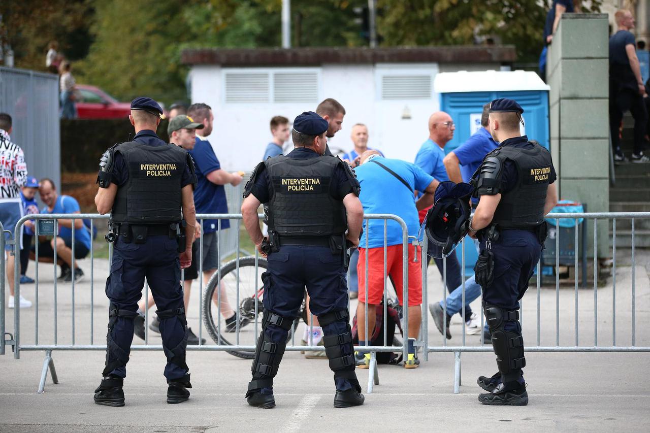 Zagreb: Navijači i policija spremni su za početak utakmice Dinamo - West Ham United