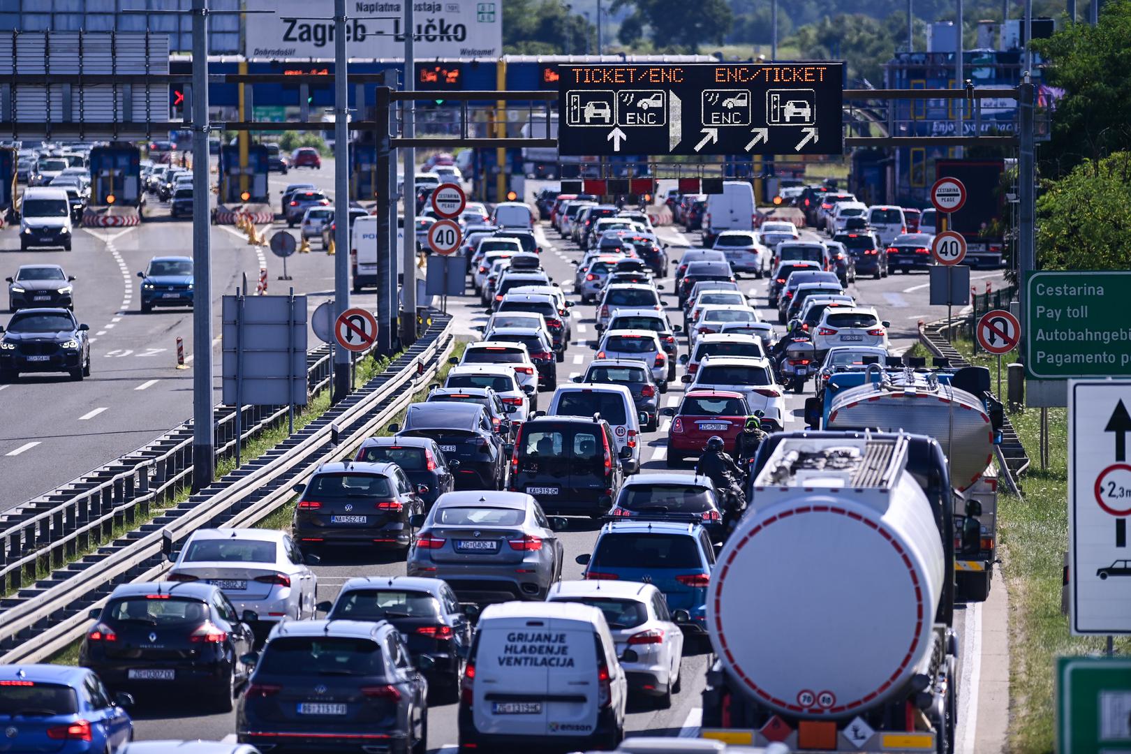 14.07.2023., Zagreb - Guzve na naplatnoj postaji Lucko u smjeru mora i u smjeru Zagreba pred pocetak vikenda. Photo: Igor Soban/PIXSELL