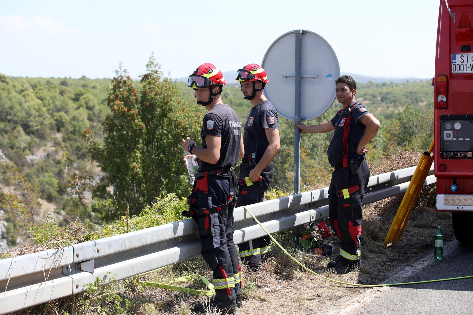 Vatrogasac: Iako ne tvrdi da svi vatrogasci nisu pogodni partneri, napominje da je općenito primijetila da njihova profesija može nositi određene karakteristike koje nisu uvijek idealne za odnose.