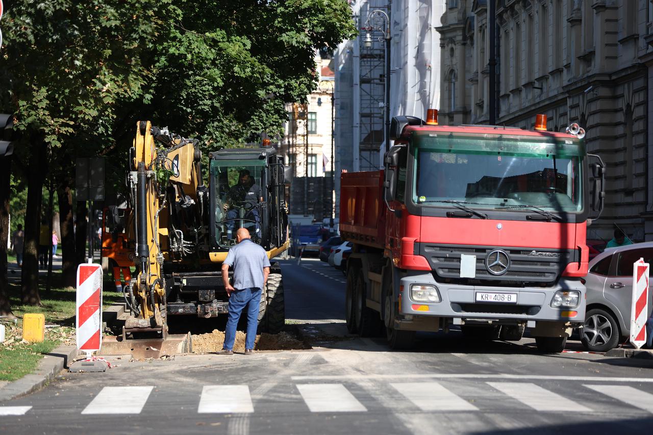 Zagreb: Postavljaju se podzemni spremnici za otpad