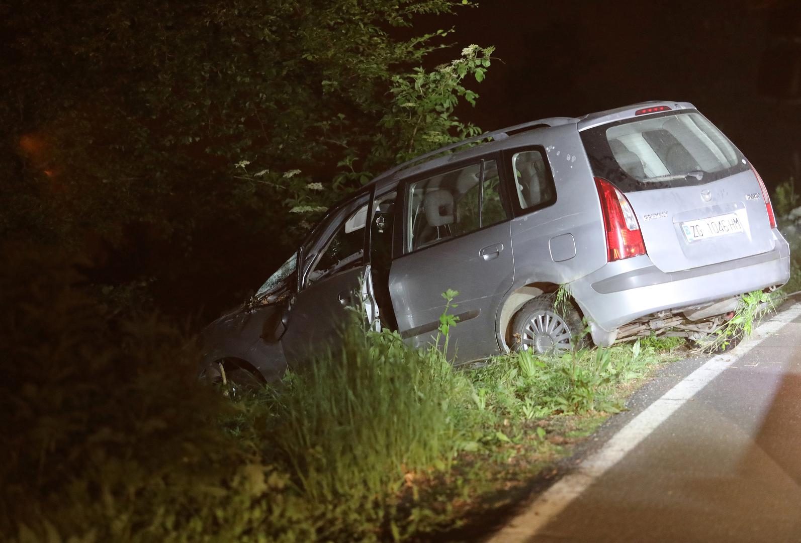 23.05.2020., Zagreb - Izvlacenja automobila koji je sletio sa Sljemenske ceste. 
Photo: Borna Filic/PIXSELL