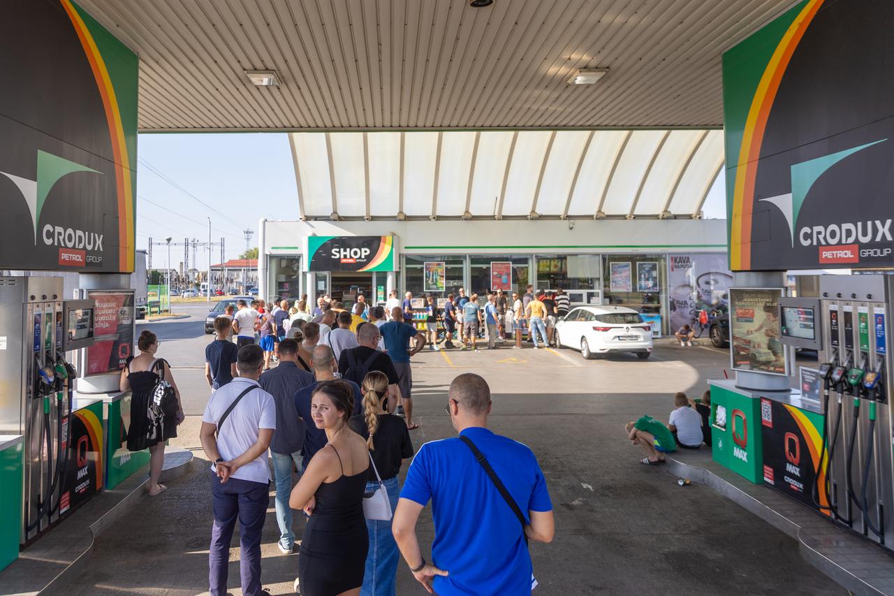 Gorivo od danas drastično jeftinije, litra benzina manje od 10 kuna