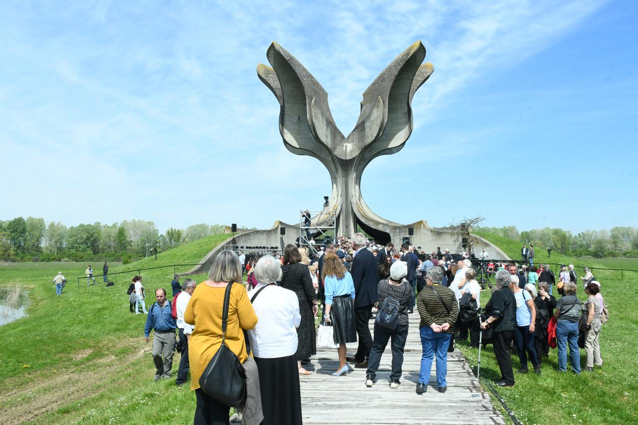 Komemoracija u znak sjecanja na zrtve logora Jasenovac, kao i prezivjele zatocenike logora.