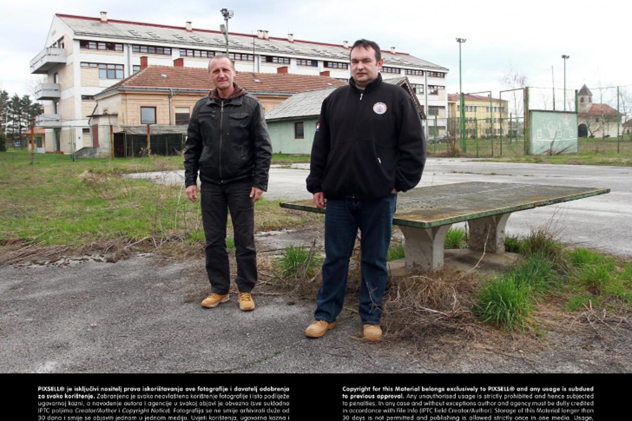 '12.04.2013., Varazdin - Udruga branitelja dobila dvoranu u kompleksu bivse vojarne koju ce preurediti u memorijalno rekreacijski centar. Branko Druzinic i Krasnodar Kisut. Photo: Marko Jurinec/PIXSEL