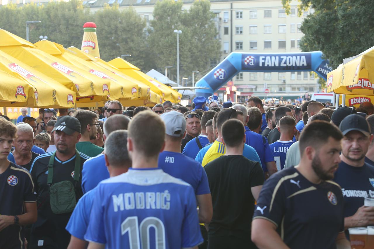 Zagreb: Fan zona ispred Dinamovog stadiona puna navijača