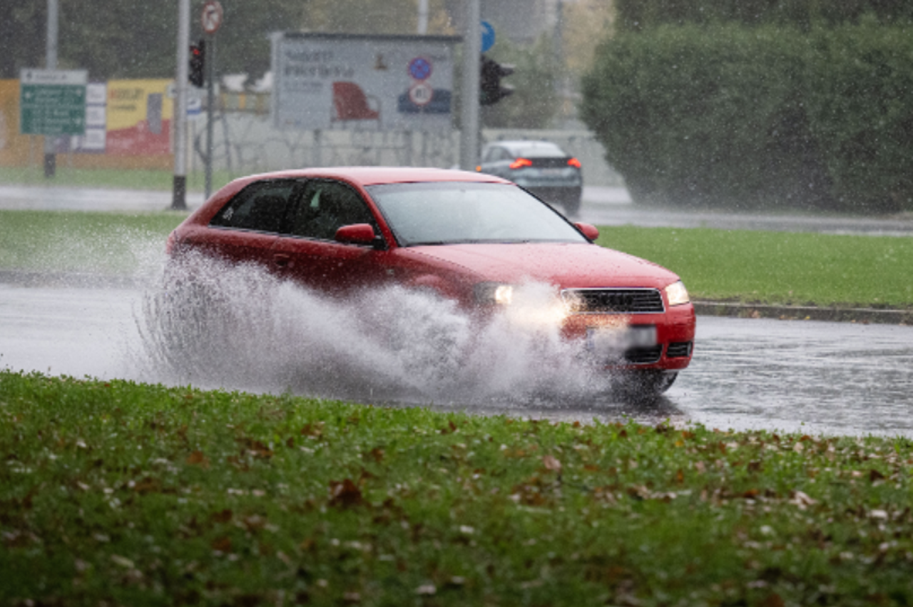 Zagreb: Potpuno poplavljen podvožnjak u Škorpikovoj ulici