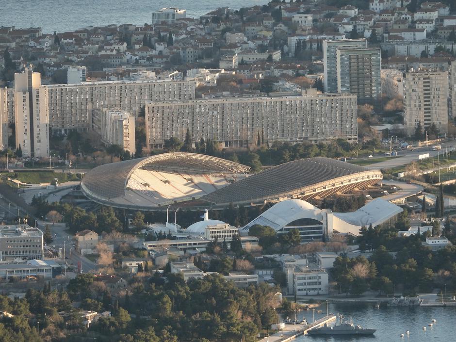 Split: Pogled na poljudski stadion s padina Kozjaka