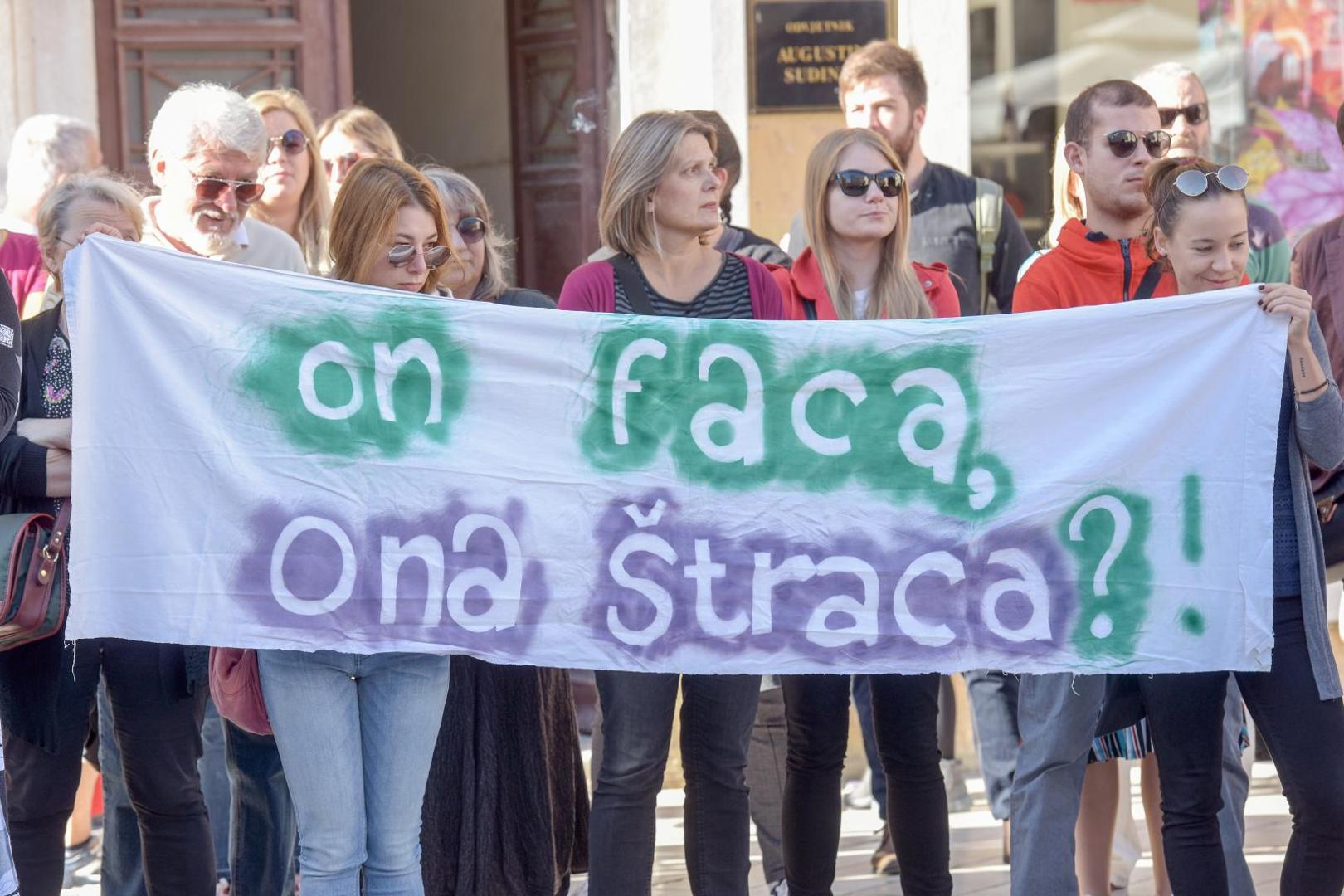 19.10.2019., Zadar - Stotinjak gradjana okupilo se na sredisnjem trgu prosvjedujuci protiv pravosudnog postupanja prema pociniteljima silovanja. Photo: Dino Stanin/PIXSELL