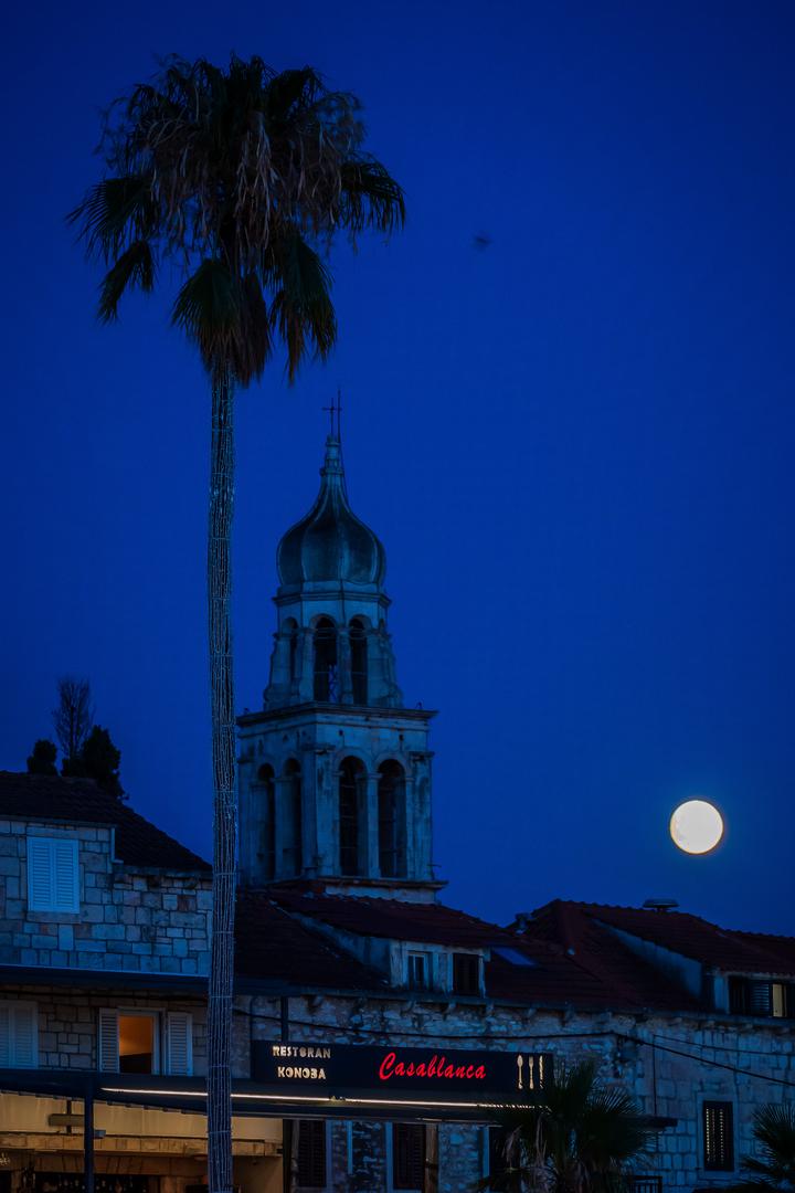 29.07.2023., Vela Luka -  Super mjesec iznad Vela Luke. Photo: Zvonimir Barisin/PIXSELL