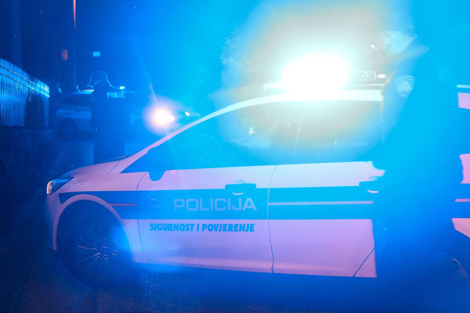 21.10.2020., Zagreb - Oko 20:20 policija je zaprimila dojavu o pronadjenom mrtvom tijelu u Oresju (Susedgrad). U stanu je osim mrtvog tijela pronadjen i tesko ozlijedjeni muskarac koji je takodjer ubrzo preminuo.

Photo: Marin Tironi/PIXSELL