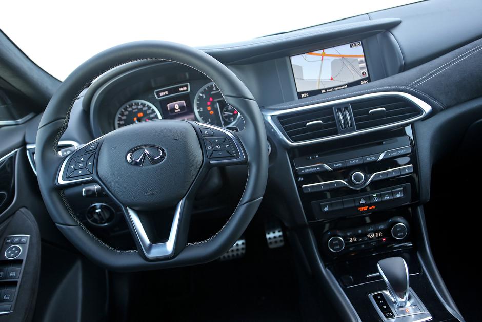 Infiniti Q30