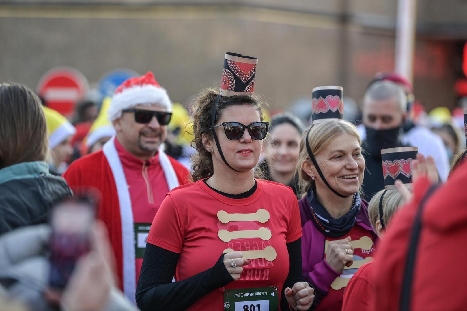 12.12.2021., Zagreb - Humanitarna i kostimirana utrka Zagreb Advent Run odrzala se u centru grada, njih vise od 2000 iz cak 29 drzava trcali su  za plemeniti cilj i pruzili podrsku zenama u borbi protiv razlicitih oblika raka. Ovogodisnji partner utrke je Udruga zena oboljelih i lijecenih od raka „Nismo same“.