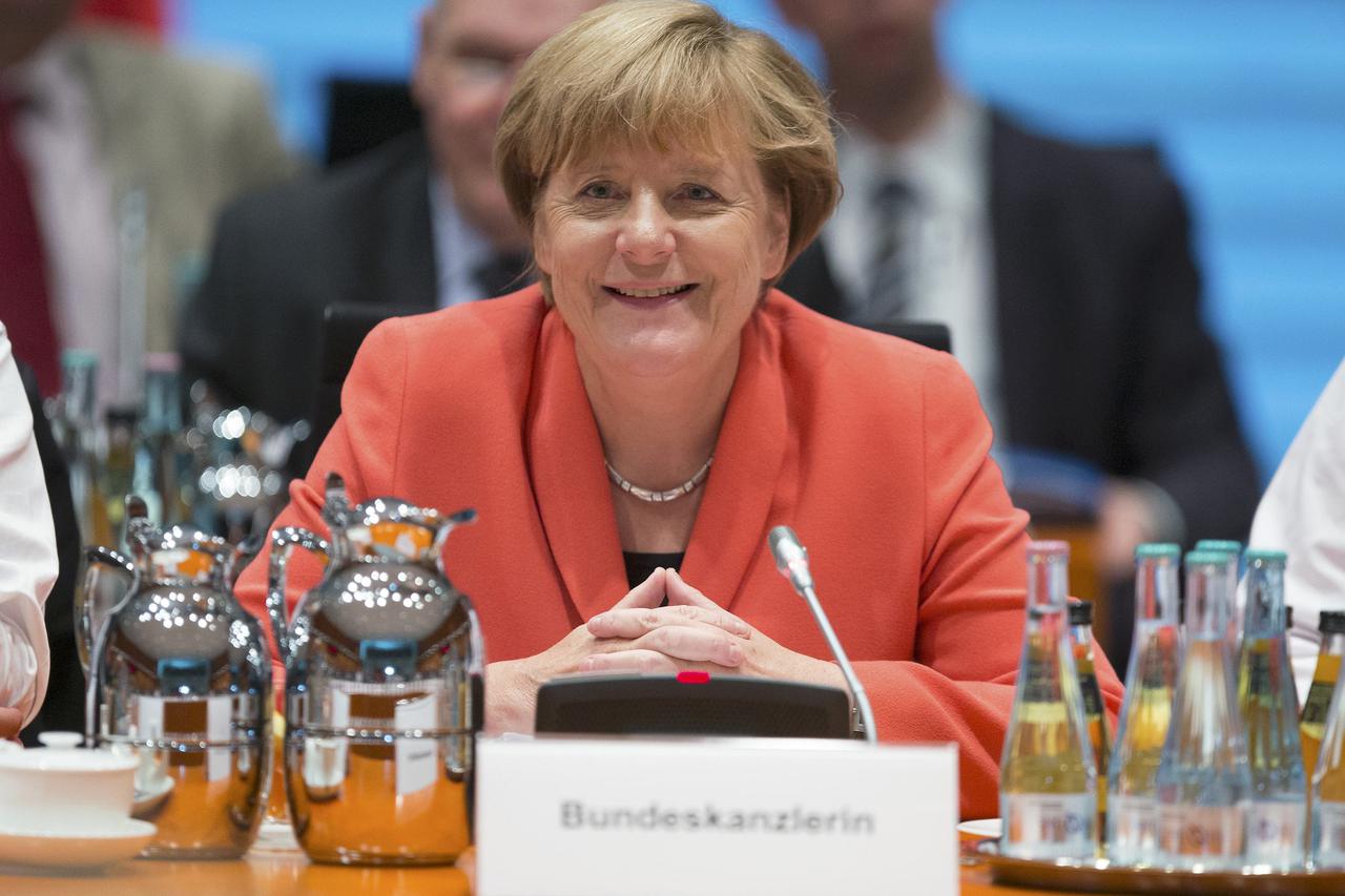 German Chancellor Angela Merkel attends a meeting of German state leaders to discuss the migrant crisis at the Chancellery in Berlin, Germany, September 24, 2015. REUTERS/Hannibal Hanschke