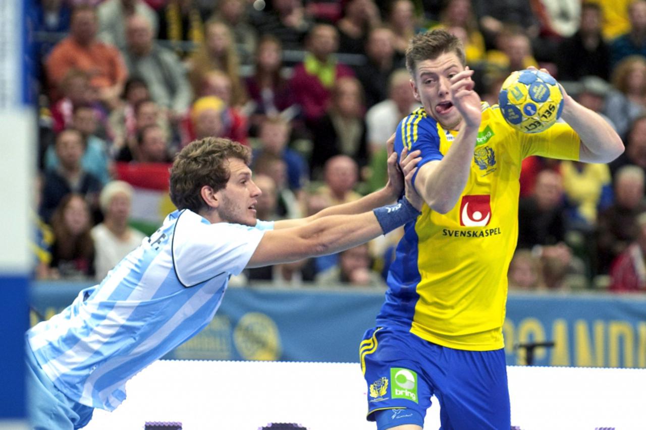 \'Federico Fernandez (L) of Argentina blocks Niclas Ekberg of Sweden during the men\'s World Handball Championships group D match between Sweden and Argentina on January 18, 2011, in Goteborg, Sweden.