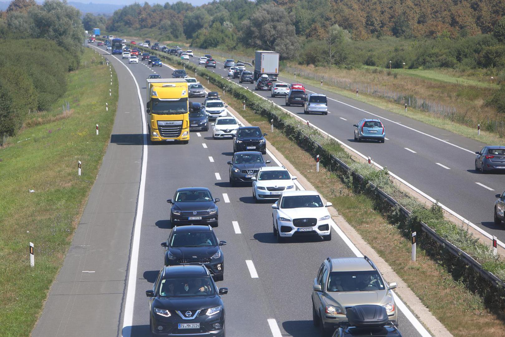 Povremeno su zastoji na zagrebačkoj obilaznici u zoni radova između čvorova Zagreb zapad i Lučko na A3.