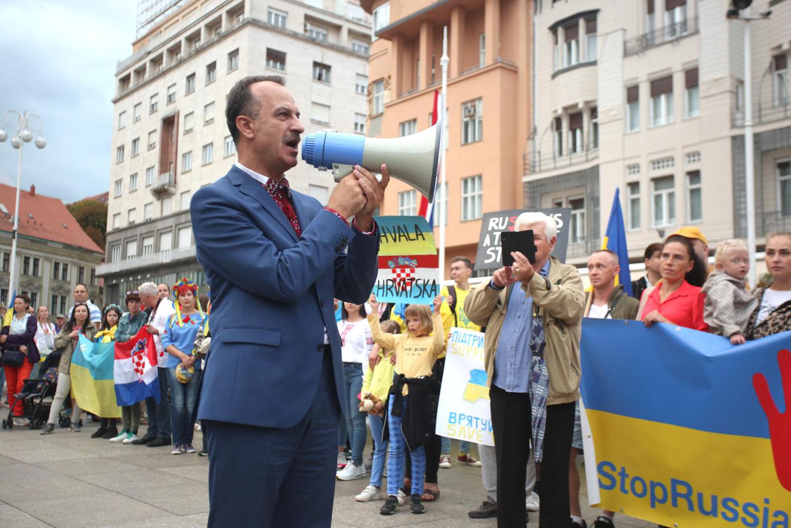 23.08.2022., Zagreb - Na Trgu bana jelacica odrzan Ukrajinski hod uz transparente i pjesmu protiv rata u Ukrajini. Photo: Lovro Domitrovic/PIXSELL