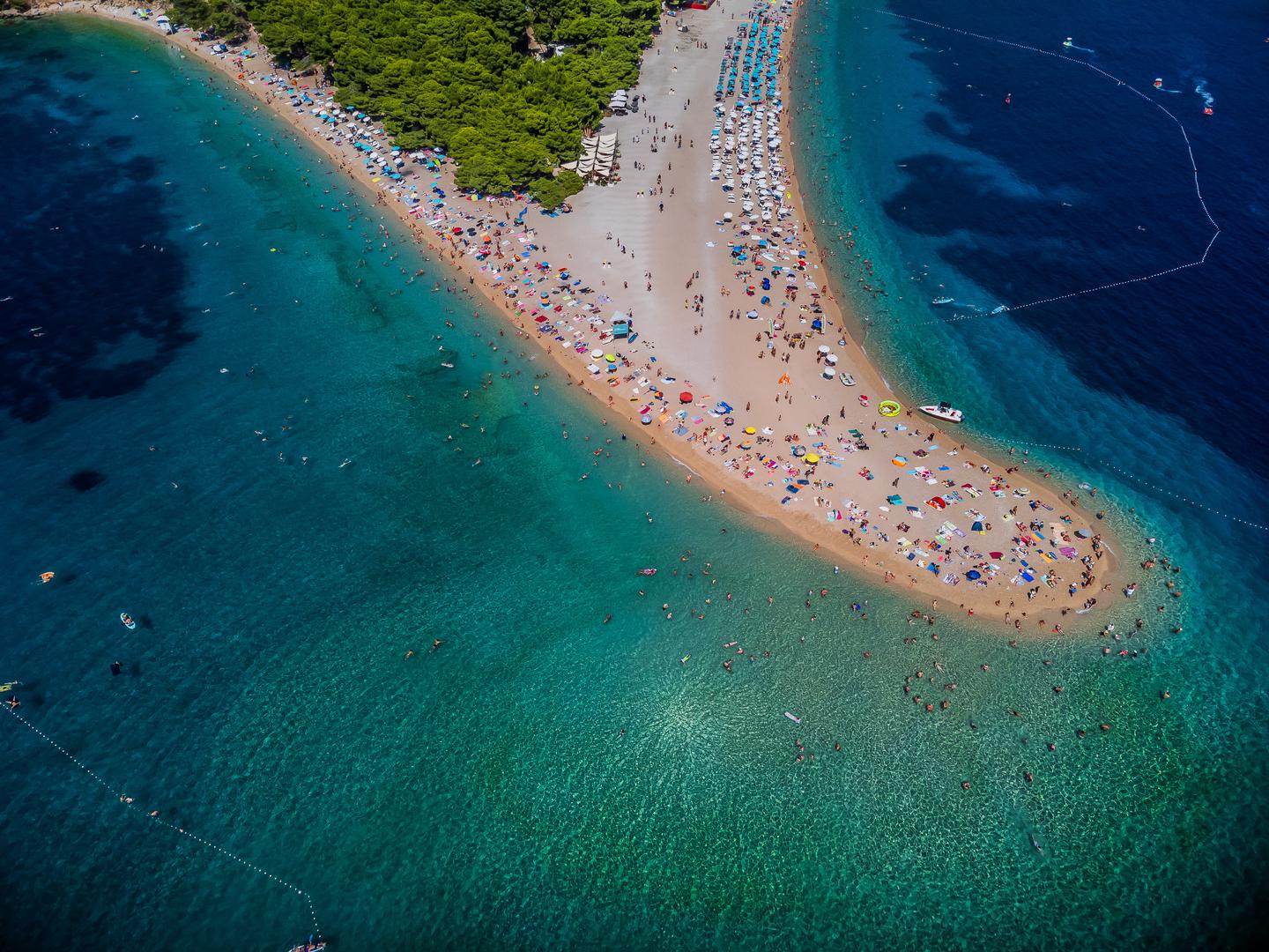 Početni popis sastavili su pomoću Googlea, uzimajući u obzir lokacije s više od 500 recenzija, što im je dalo 190 destinacija. Potom su analizirali broj spominjanja svake znamenitosti na Instagramu na hrvatskom i engleskom jeziku, na temelju čega su sastavili popis 50 najpopularnijih destinacija.