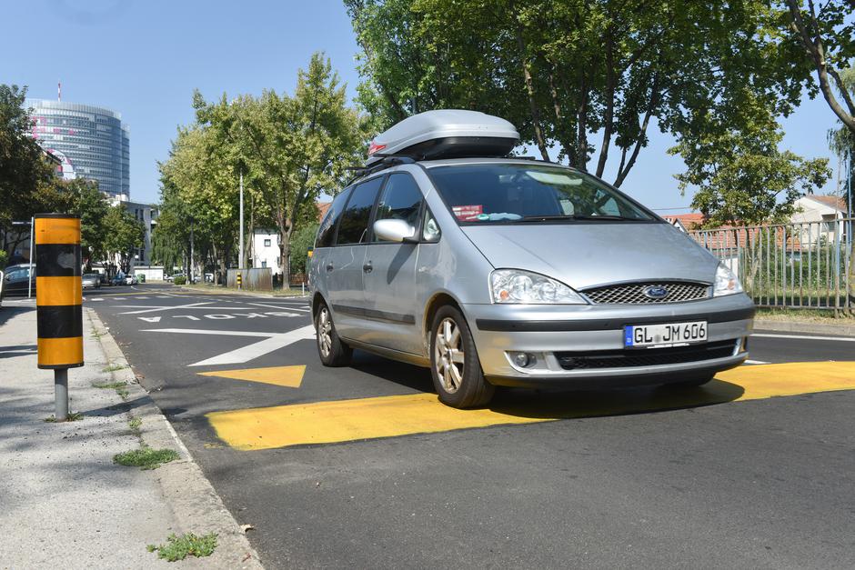 Zagreb: "Ležeći policajci" u Jablanskoj ulici u naselju Rudeš