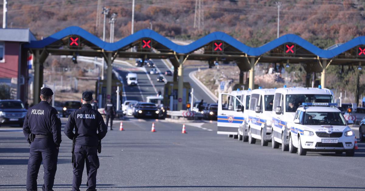 Foto Armada Je Stigla U Split Pogledajte Kako Ih Je Policija Do Ekala Ve Ernji Hr