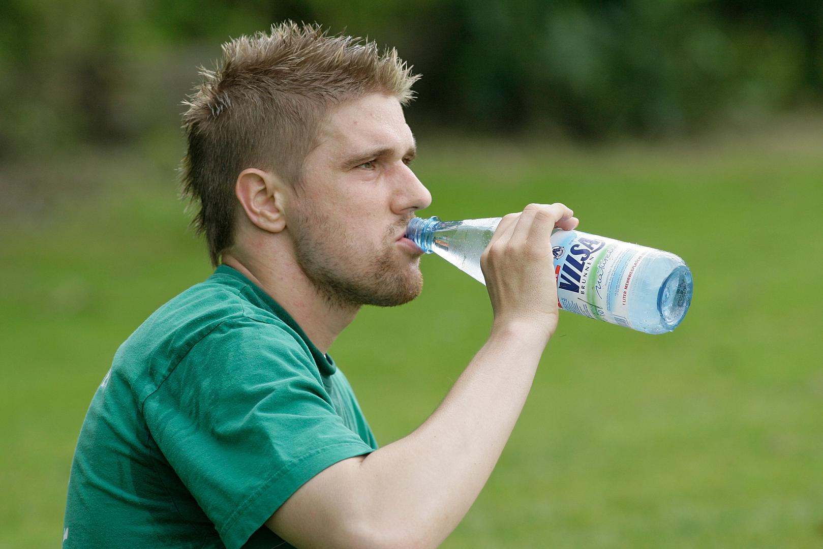 Ivan Klasnić - bivši hrvatski reprezentativac morao se ostaviti nogometa zbog problema s bubrezima. Zbog liječničke pogreške ostao je bez dvaju bubrega i sada ide na dijalizu i čeka novu transplataciju.