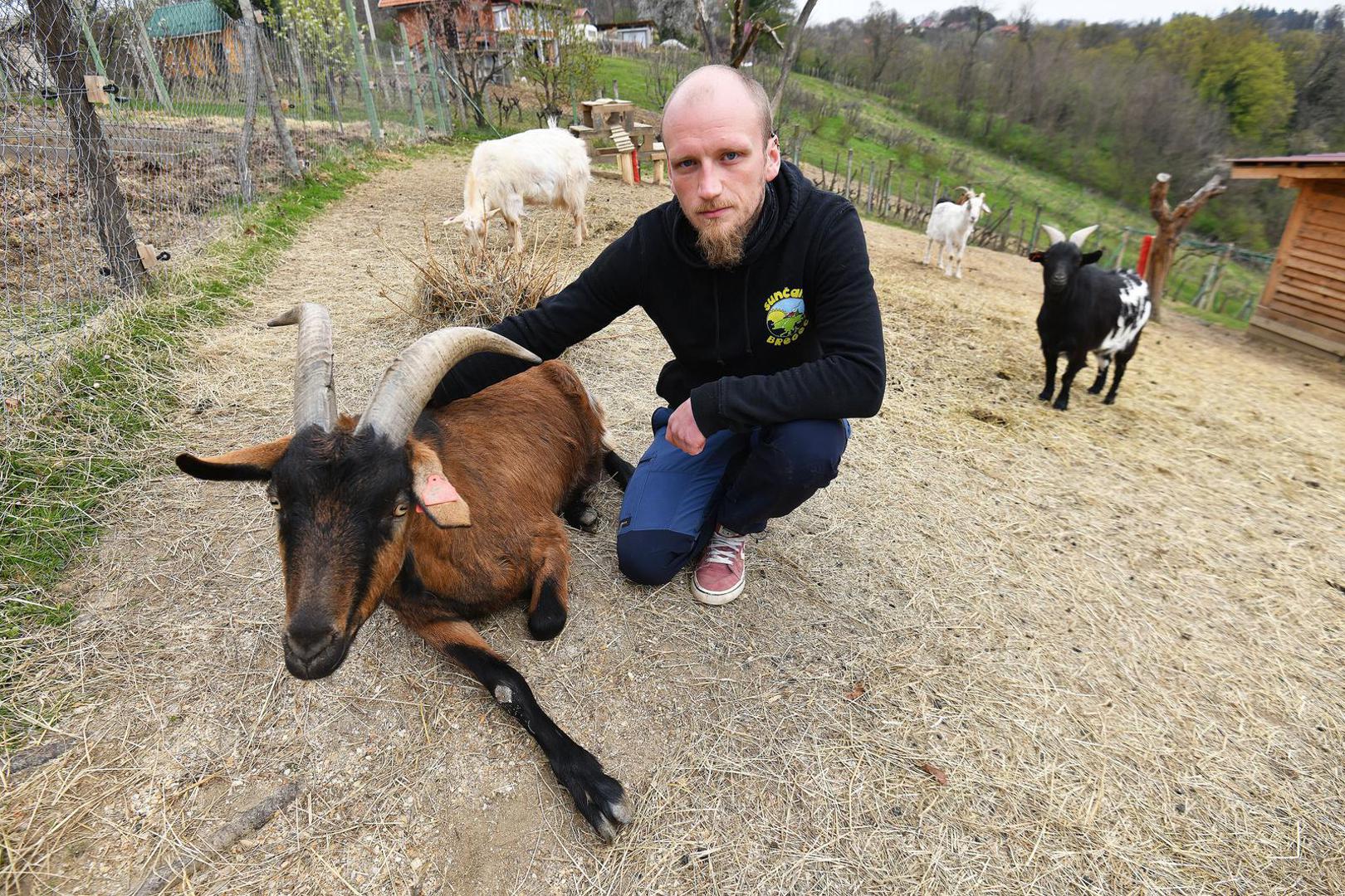 07.04.2023., Pescenica Vinicka - Nikola Bosak, vlasnik utocista za farmske zivotinje Suncani Bregec. Photo: Vjeran Zganec Rogulja/PIXSELL