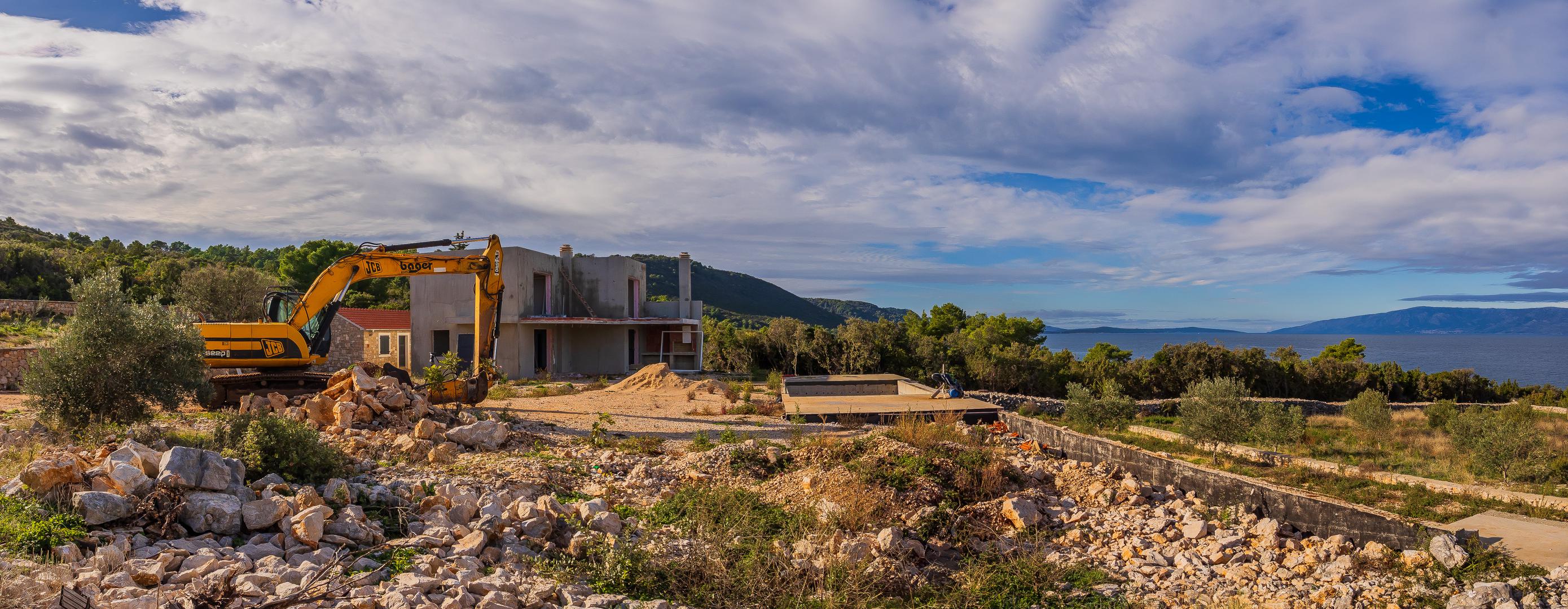 11.12.2023., Zastrazisce Otok Hvar, Bespravno sagradjena Vila Frane Barbarica bivseg sefa HEP-a. Photo: Zvonimir Barisin/PIXSELL