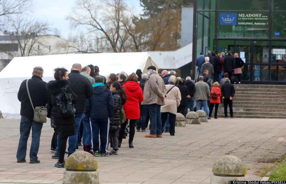 Karlovac: Veliki interes građana za cijepljenje protiv covida-19