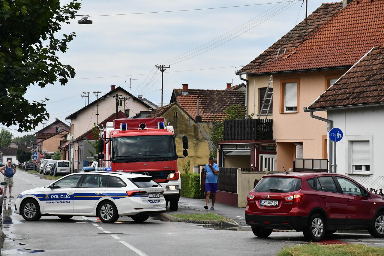 Slavonski Brod: Udar groma u obiteljsku kuću u Runjaninovoj ulici