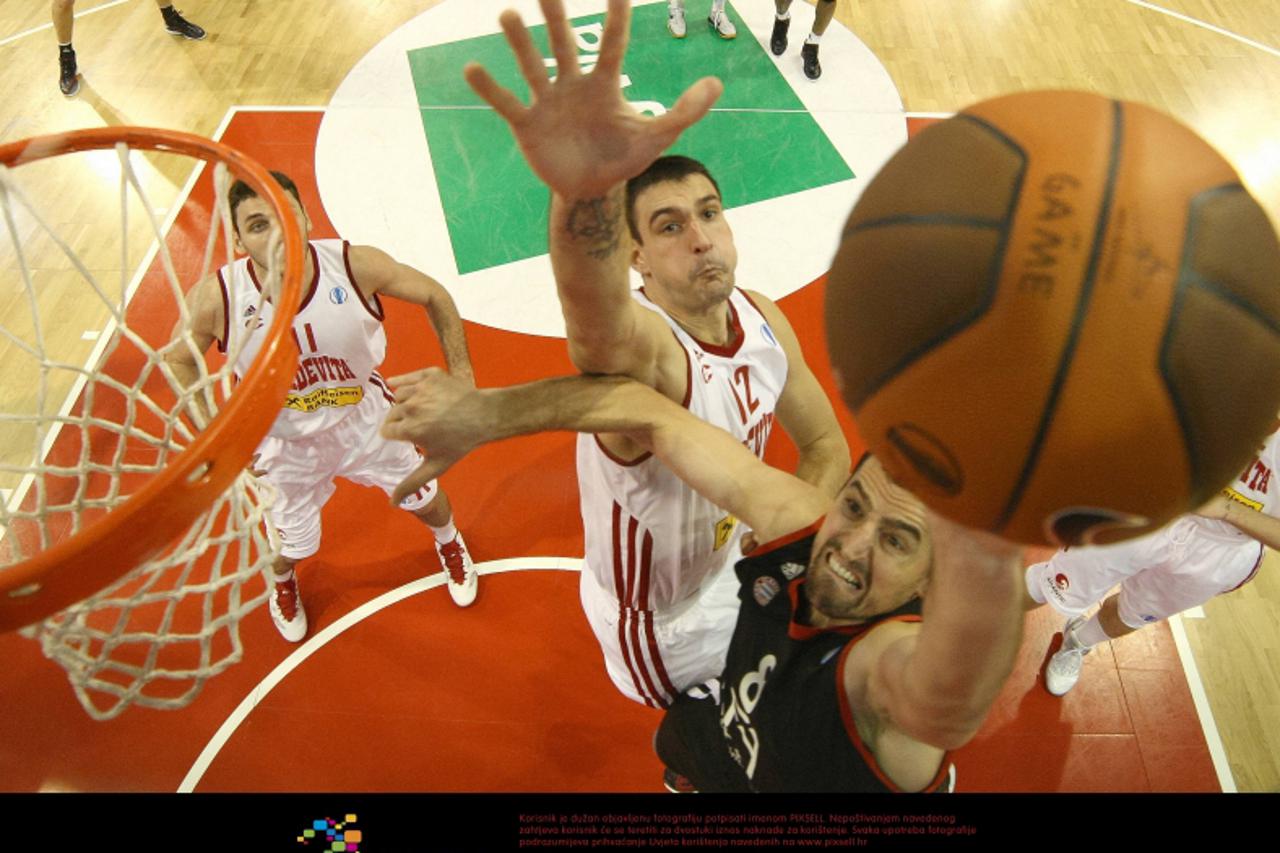 '20.12.2011, Audi Dome , Muenchen, GER, Eurocup, FC Bayern Muenchen vs. Cedevita Zagreb, im Bild  Aleksandar Nadjfeji (Bayern 8) macht den Korb gegen Bagaric Dalibor (Zagreb 12) // during the match FC