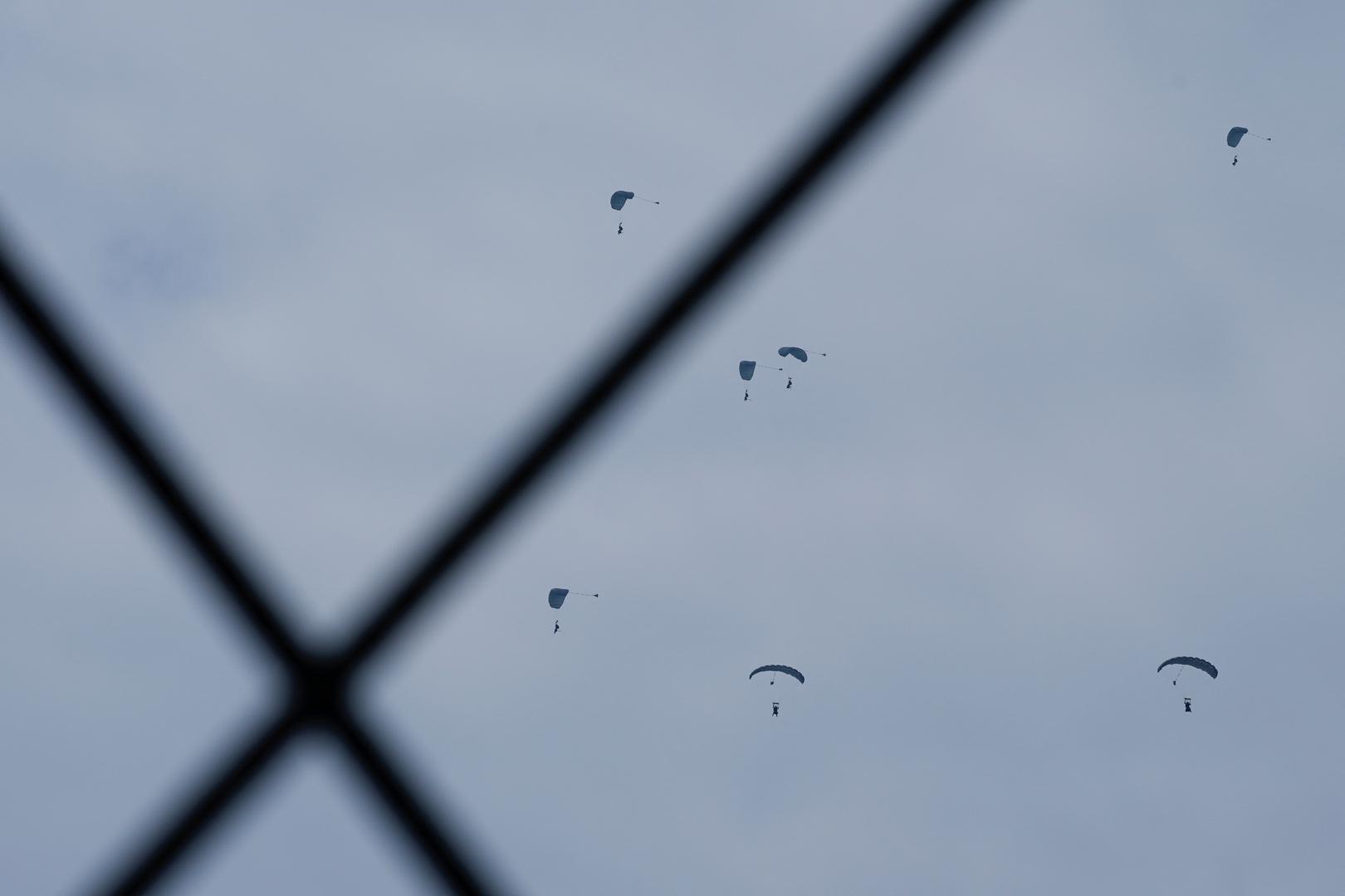 Paratroopers jump during the international ceremony marking the 80th anniversary of the 1944 D-Day landings and the liberation of western Europe from Nazi Germany occupation, at Omaha Beach in Saint-Laurent-sur-Mer, Normandy region, France, June 6, 2024. REUTERS/Elizabeth Frantz Photo: ELIZABETH FRANTZ/REUTERS