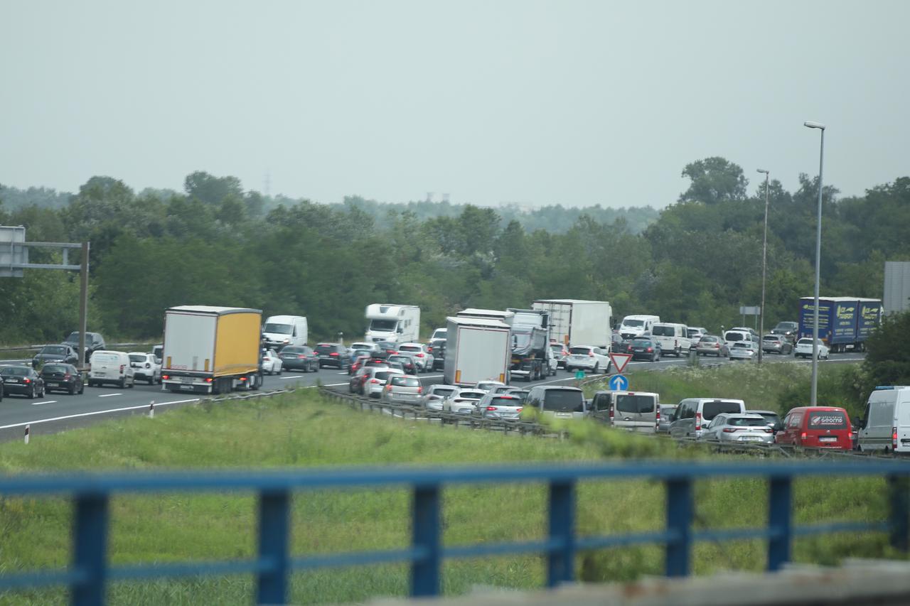 Zagreb: Počele su gužve na prometnicama prema Jadranu