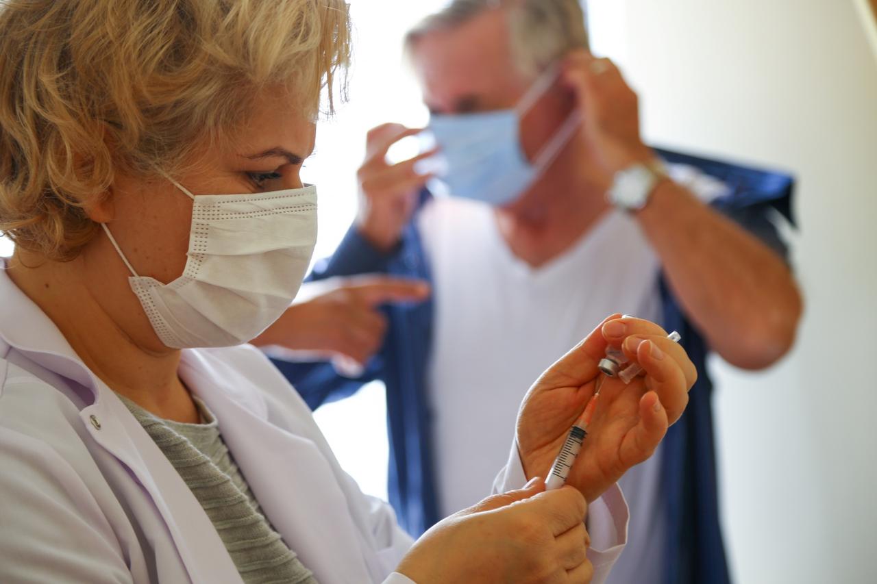 Turkey vaccinates senior foreign citizens living in Alanya