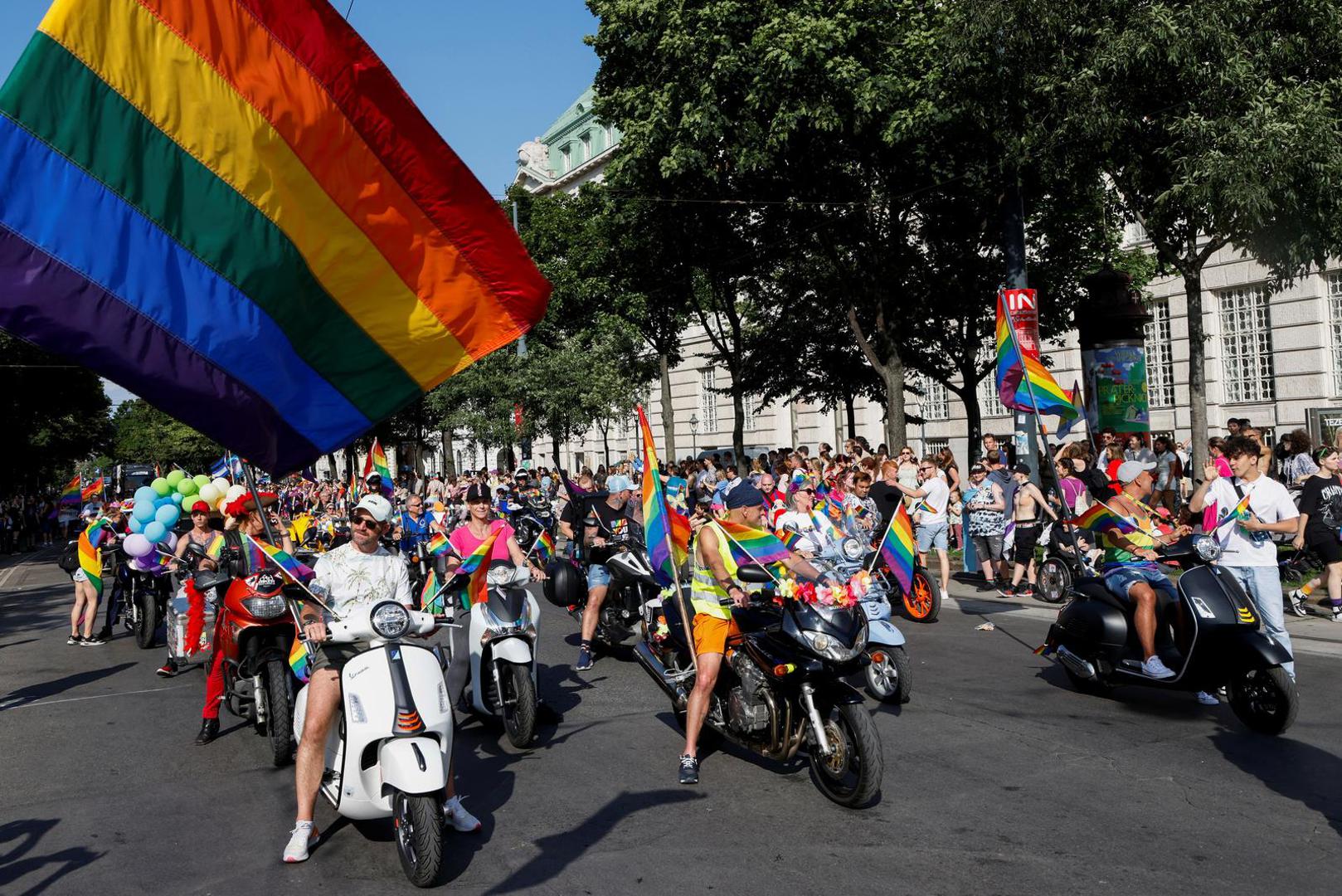 People ride motorbikes and scooters during a march to celebrate LGBTQ+ rights at the annual pride parade in Vienna, Austria, June 17, 2023. REUTERS/Leonhard Foeger Photo: LEONHARD FOEGER/REUTERS