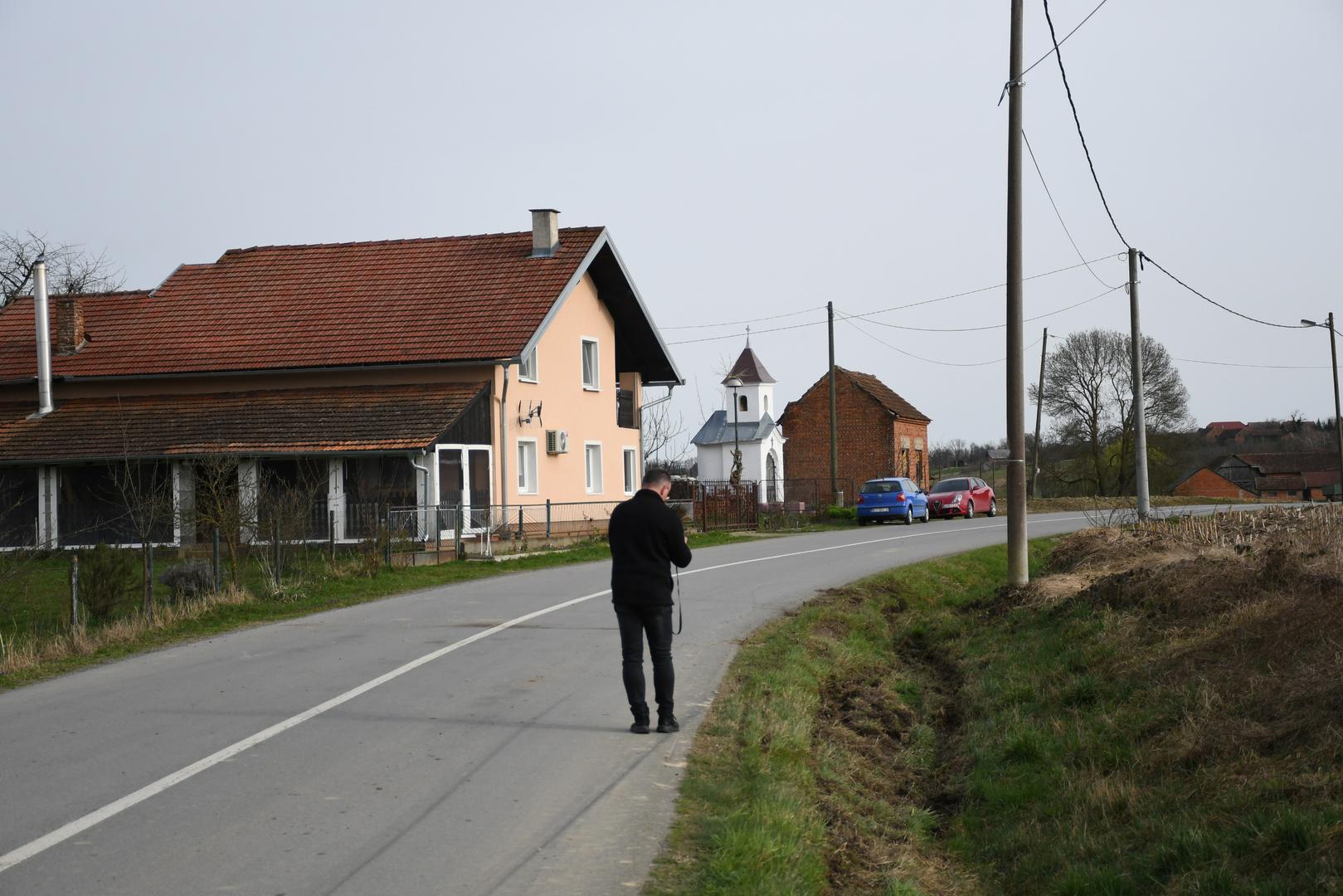 04.03.2024., Siscani - Putni jarak i rasvjetni stup u mjestu Siscani pored Cazme gdje je sletio autobus pun skolske djece. Srecom nema ozlijedjenih, a autobus je ekspresno uklonjen sa zavojitog ijela ceste.   Photo: Damir Spehar/PIXSELL