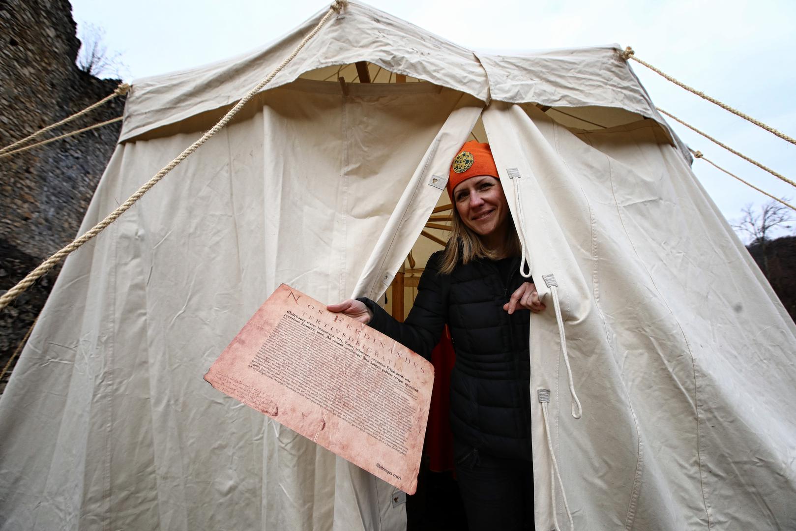 05.02.2022. Sveti Ivan Zelina - Ekipa Vecernjeg lista snima igrano-dokumentarni film o zumberackim uskocima na rusevinama starog grada Zelingrad (Burg). Na snimanju su ucestvovali Zumberacki uskoci, Zelingradski vitezovi, Petra Balija, Antonio Tatar, Marin Penavic, Matej Pavelic, Marin Matijevic.  Photo: Boris Scitar/Vecernji list/PIXSELL/PIXSELL