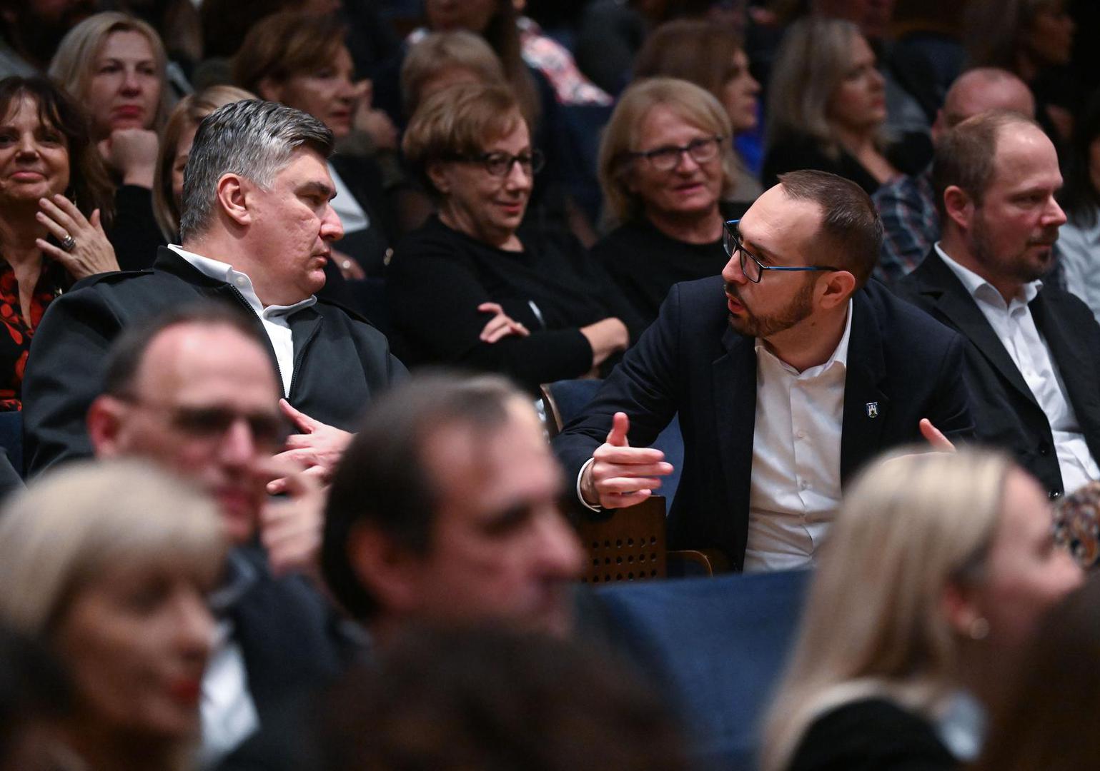 Praizvedba predstave "Moji tužni monstrumi" Mate Matišića prva je premijera na velikoj sceni obnovljenog Gradskog kazališta Gavella, a tim povodom na predstavu su došle brojne poznate osobe.